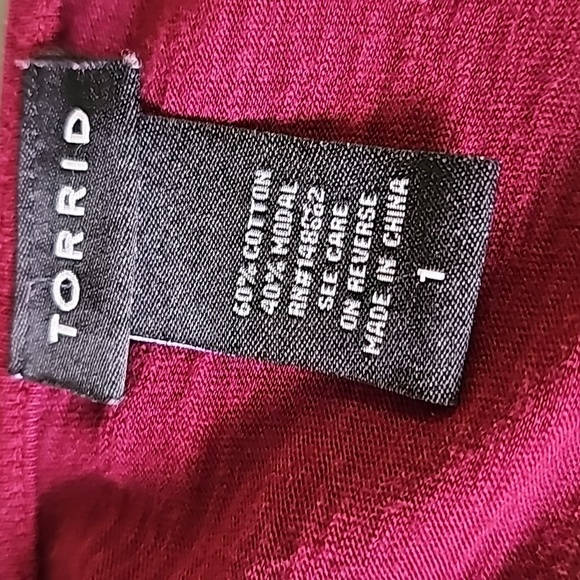 This is a great Torrid size 1 (1x) Criss cross front, 3/4 Sleeves maroon - Picture 6 of 6